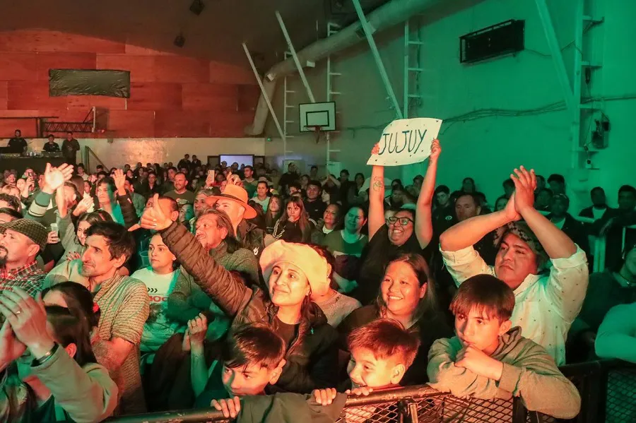 photo_5113916043956433039_y