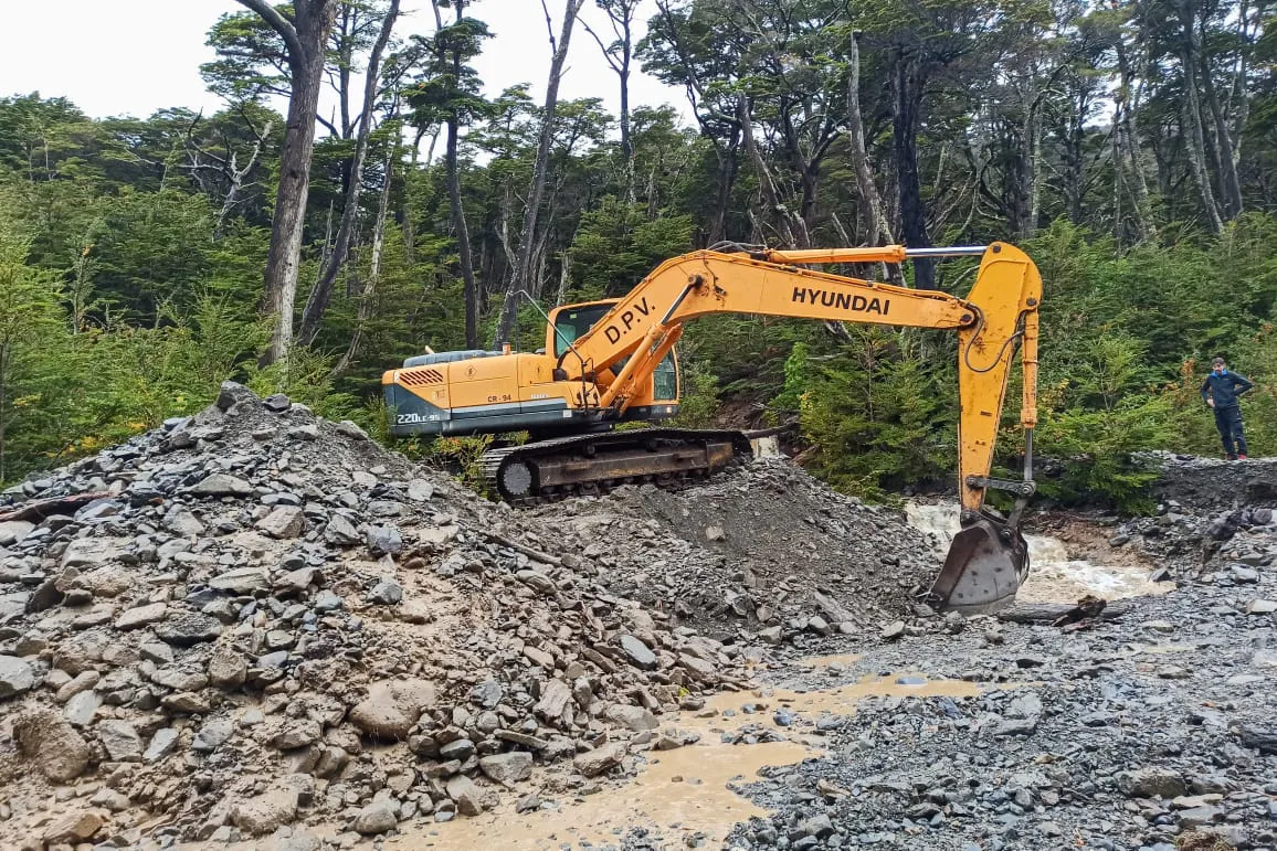 Continúan los trabajos para lograr la transitabilidad sobre la Ruta J (3)