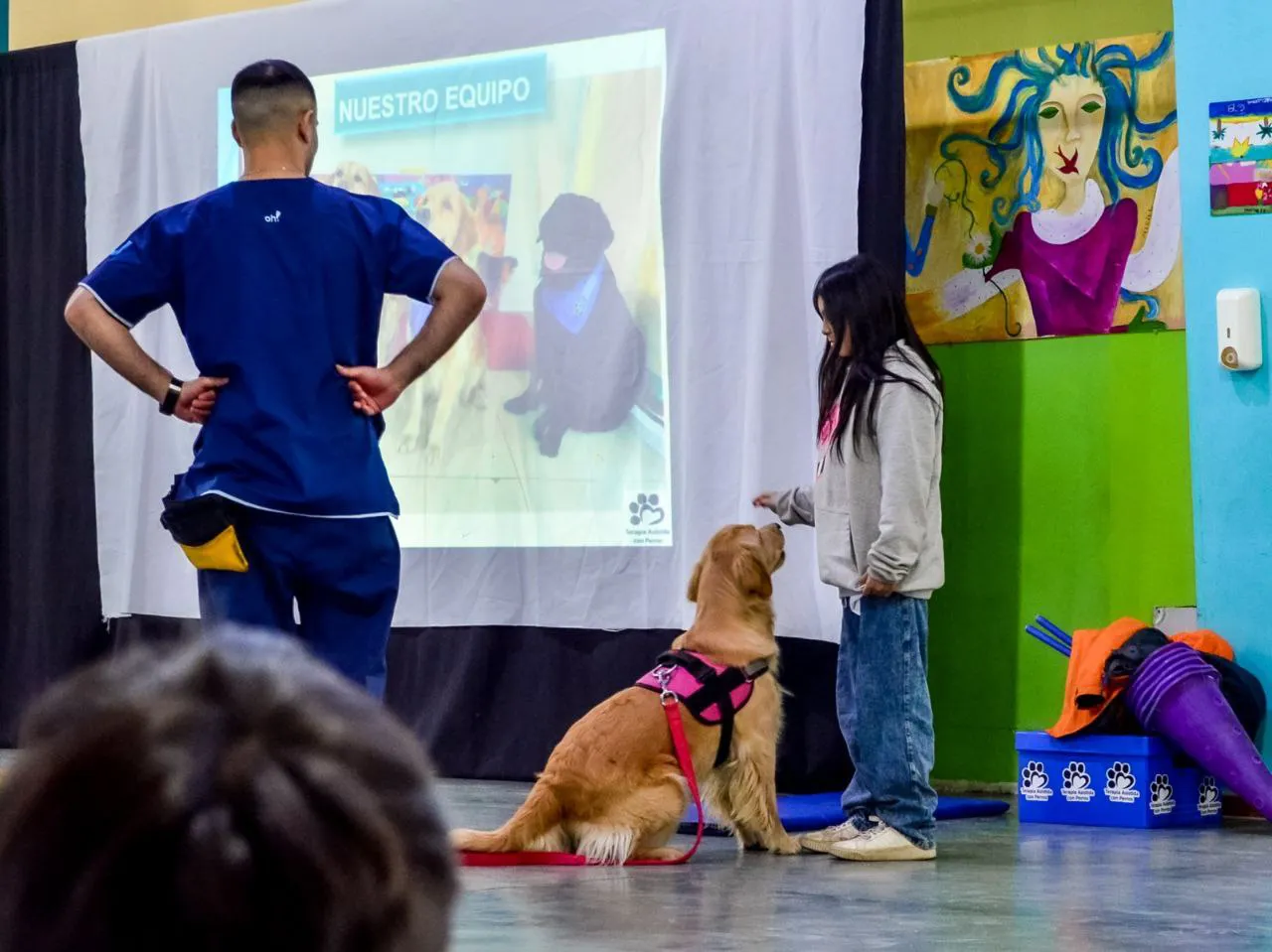 Alumnos de la Escuela N°41 trabajan junto al dispositivo de Terapia Asistida con Perros (1)