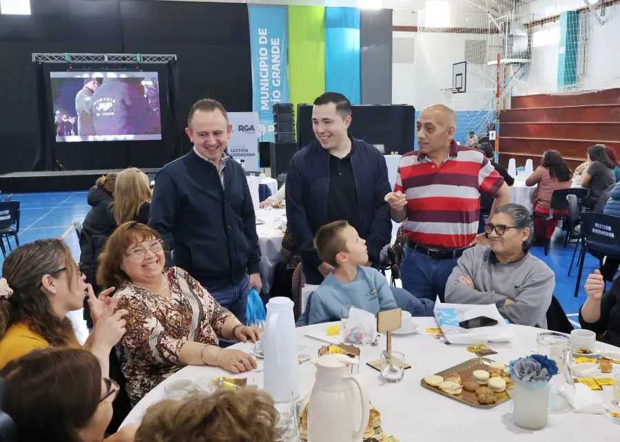 Vecinos del barrio Austral celebraron el 39° Aniversario junto al municipio (2)