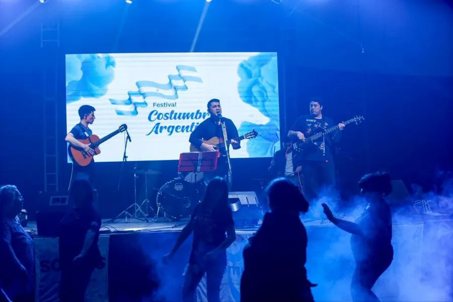 photo_4972458469974191629_y