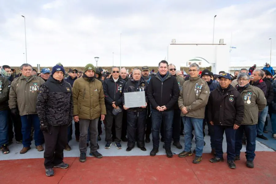 photo_5145487558275346114_y