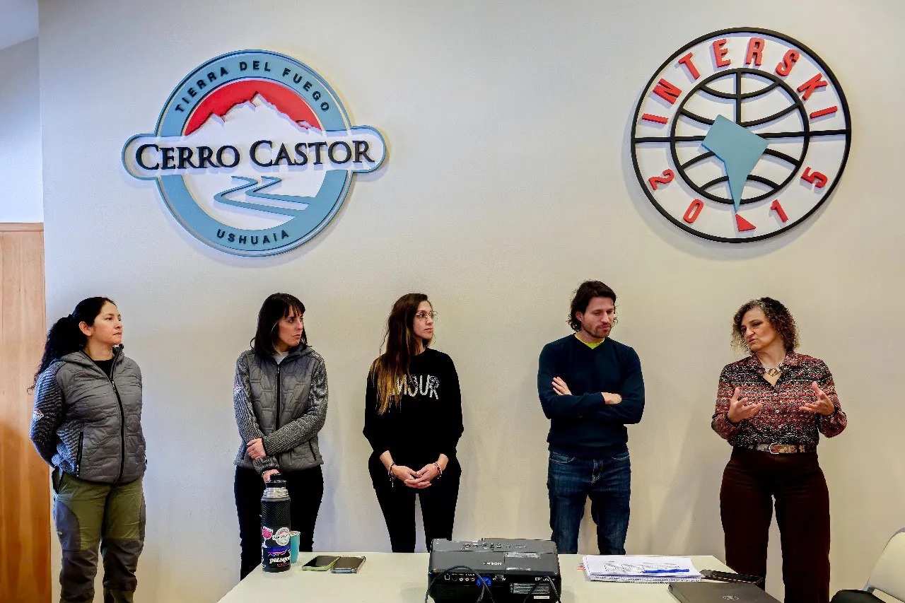 La provincia suma mano de obra local en el Cerro Castor con el objetivo de capacitar (2)