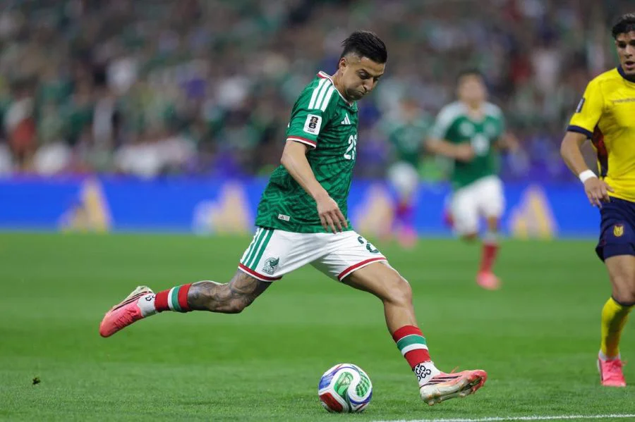 México sorprendió a Ecuador, le ganó 2-0 y se clasificó a los octavos de final