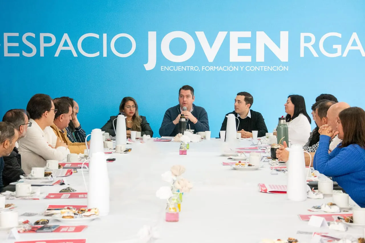 Directivos de colegios secundarios se reunieron con el intendente Martín Perez (1)