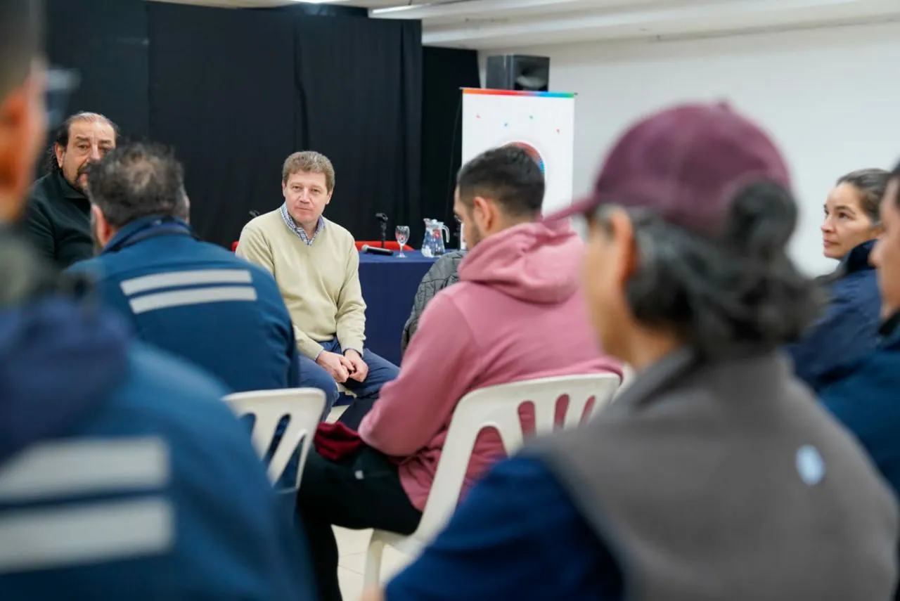 Melella analizó junto a trabajadores industriales la situación económica y el subrégimen  (2)