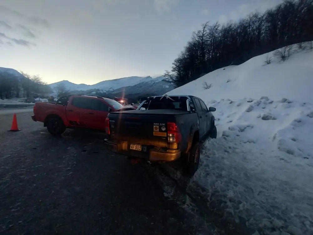 Dos camionetas chocaron frontalmente en el sector del Paso Garibaldi (2)