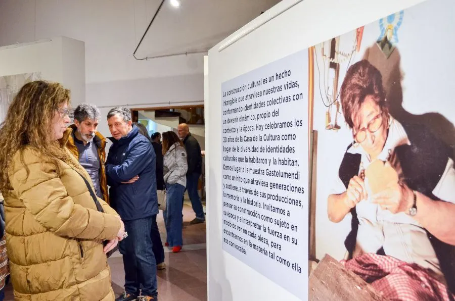 photo_5089352425914698603_y