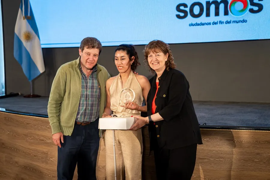 photo_5114312400718376949_y