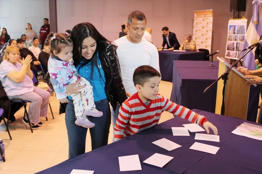 El IPV realizó el sorteo de 38 viviendas para familias de la ciudad de Río Grande