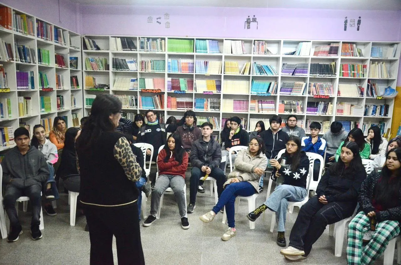 Dictan charlas de orientación vocacional y ocupacional a estudiantes de Ushuaia