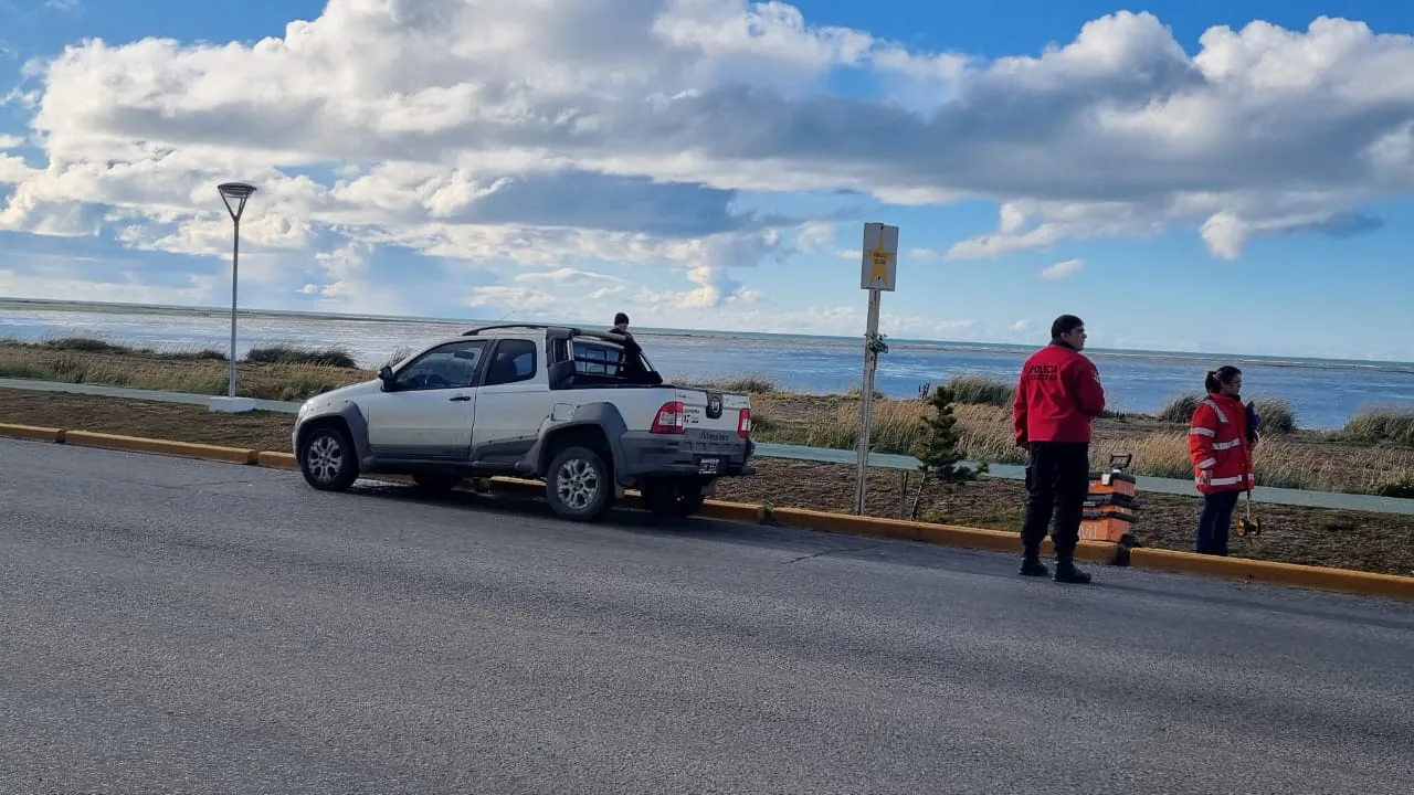 Conductora chocó contra un patrullero y terminó hospitalizada (2)