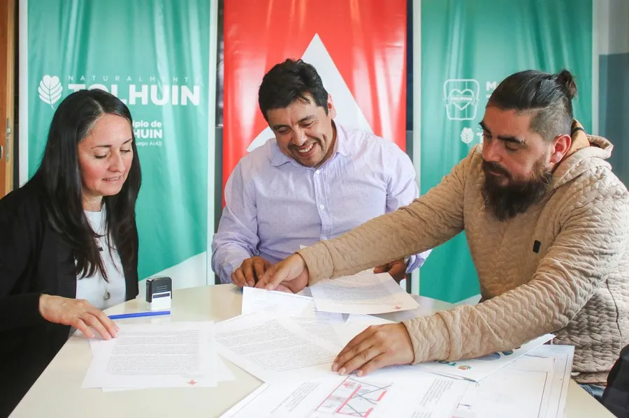 Tolhuin firmó un convenio para la regularización de obras no declaradas (2)