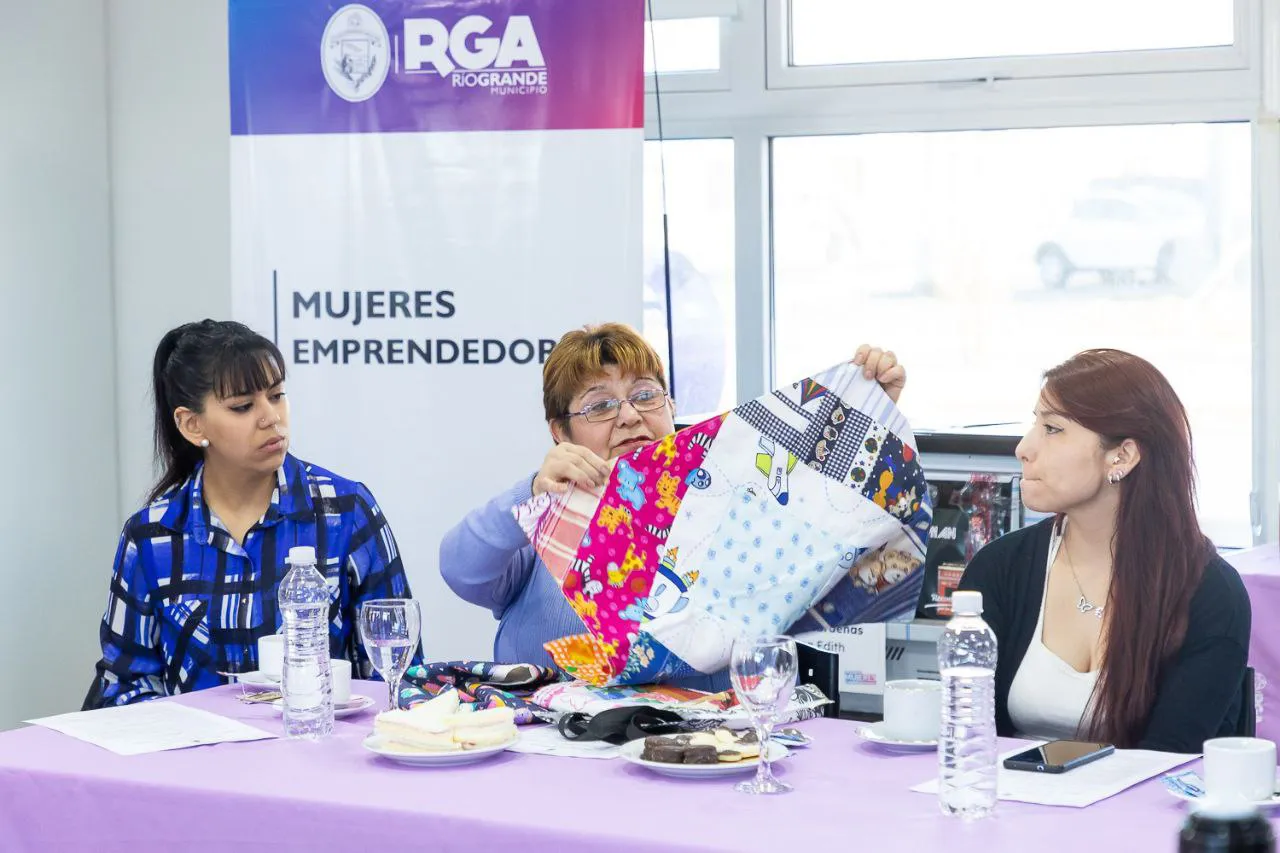 Mujeres Emprendedoras recibieron diversas herramientas e insumos desde el municipio (2)