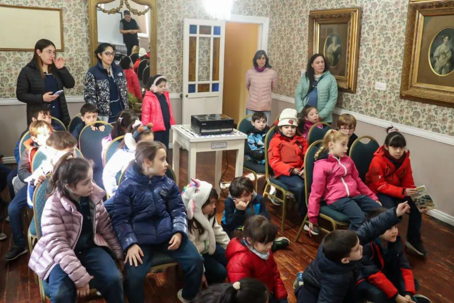 photo_4990281458971160383_y