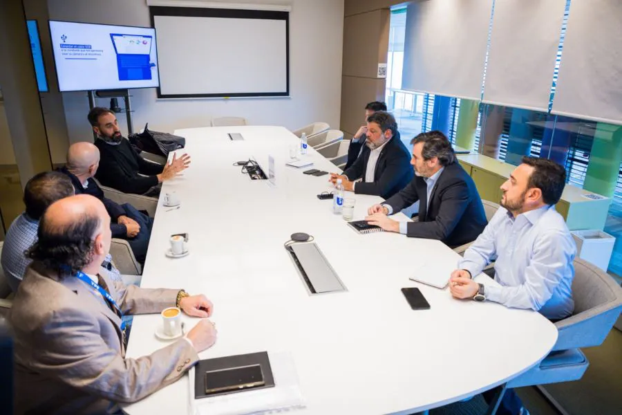 photo_5168063985147293177_y