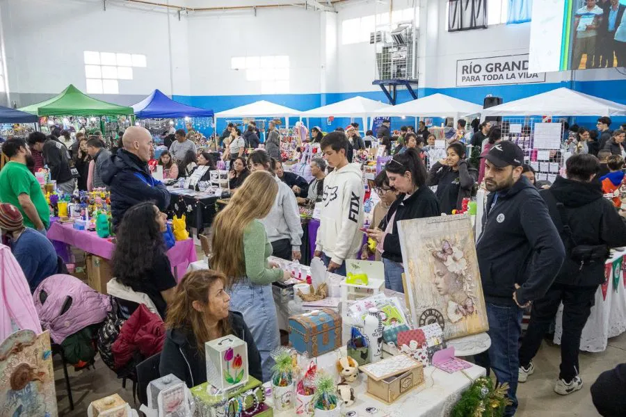 photo_5064453143290121056_y