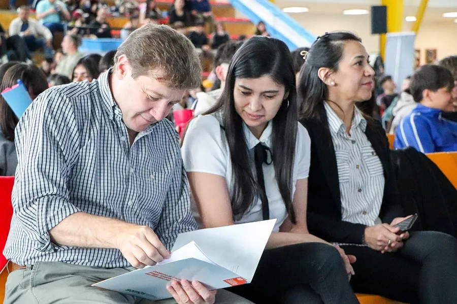 Melella recibió de jóvenes las conclusiones del Congreso Provincial de Estudiantes
