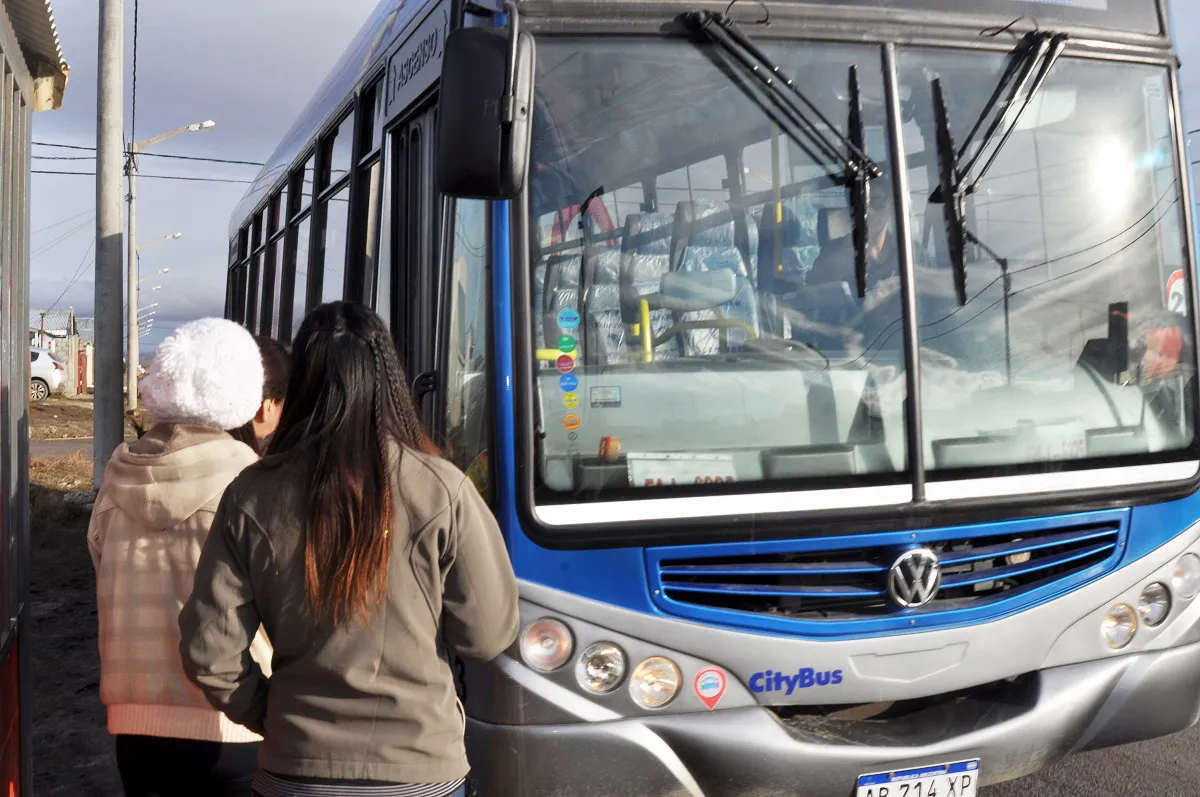 Desde este martes rige el nuevo valor del boleto de colectivos que asciende a los $587,42