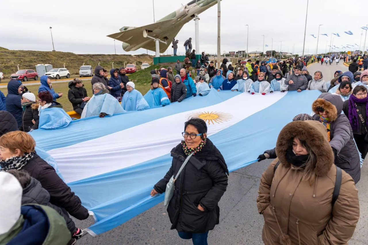 Alrededor de 20 mil riograndenses participaron del desfile y las actividades por Malvinas (6)