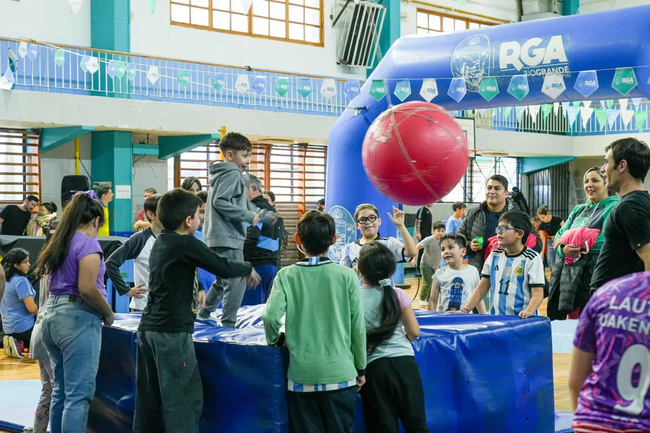 Alrededor de 6000 vecinos participaron de las actividades invernales de Río Grande  (1)