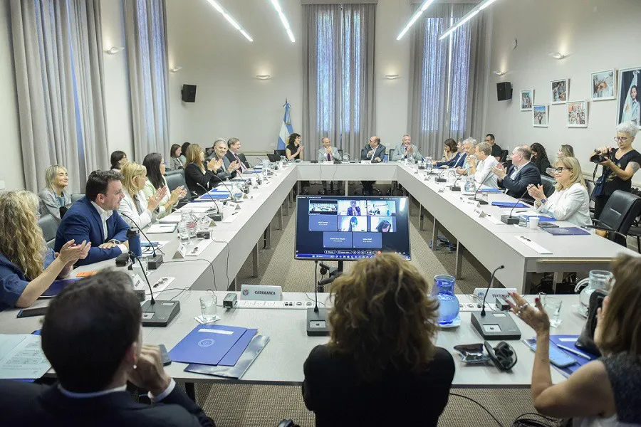 photo_5127649657151925999_y