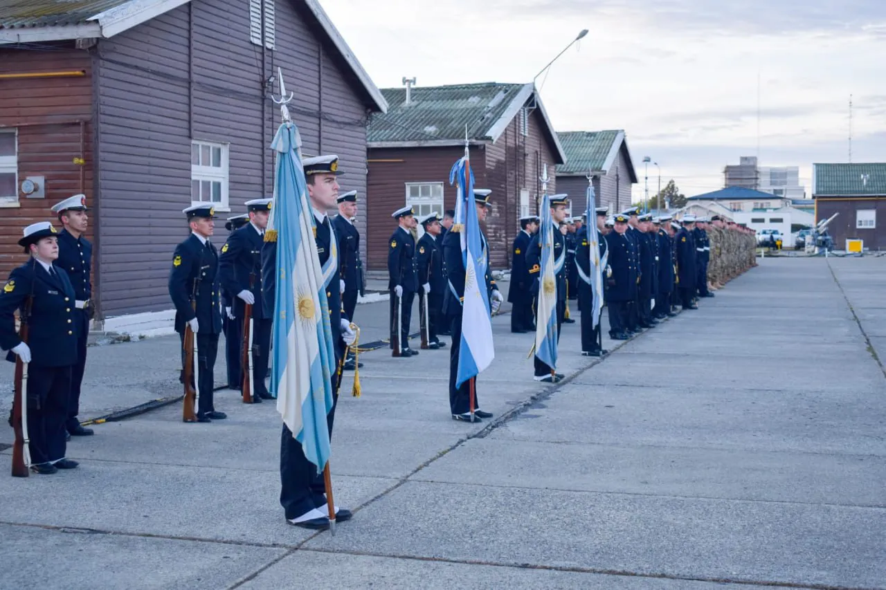 Se conmemoró el 210° Aniversario de la Armada Argentina en Ushuaia y Río Grande  (1)
