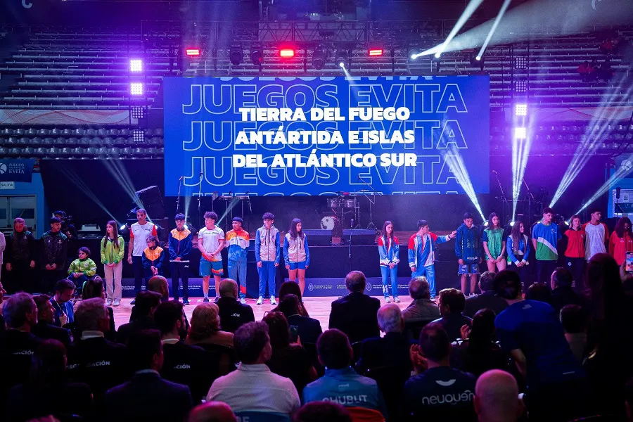La delegación fueguina participó de la apertura de los Juegos Deportivos Nacionales Evita (6)