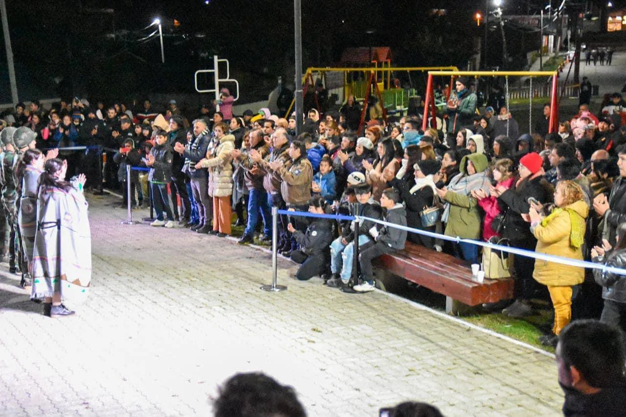 Tolhuin llevó adelante su Vigilia con el acompañamiento de sus vecinos (8)