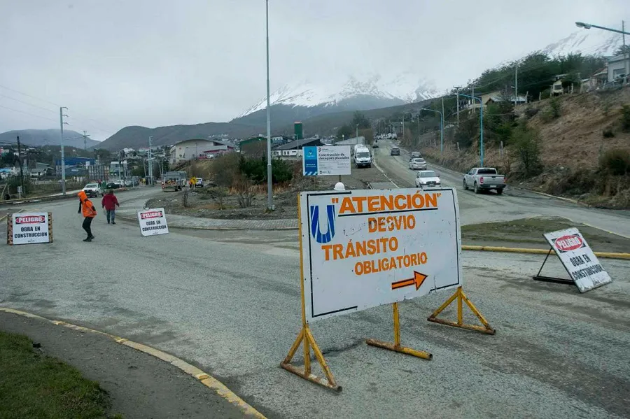 Iniciaron los trabajos de recuperación vial de la av. Héroes de Malvinas en Ushuaia