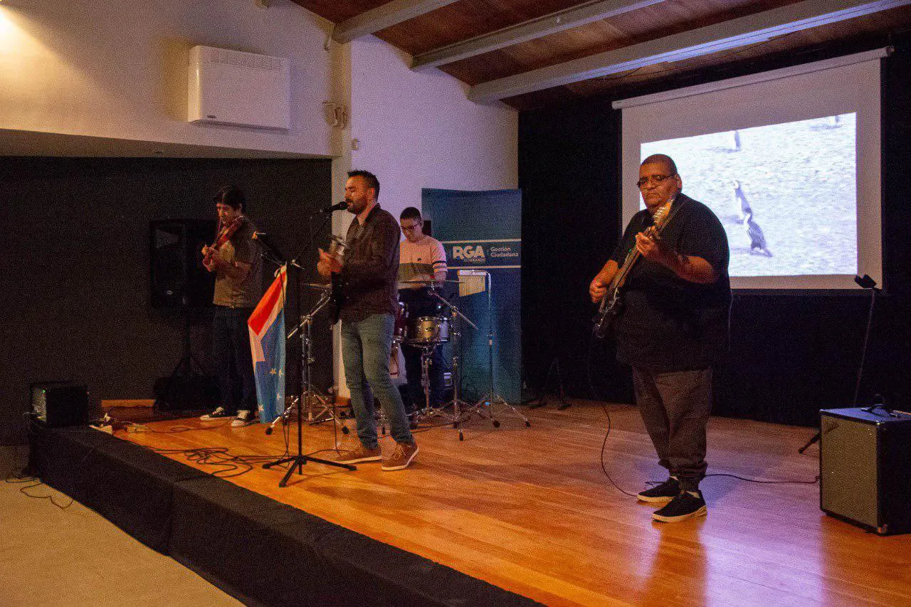 Se realizó la presentación del videoclip Sangre y corazón del grupo Lengal (2)