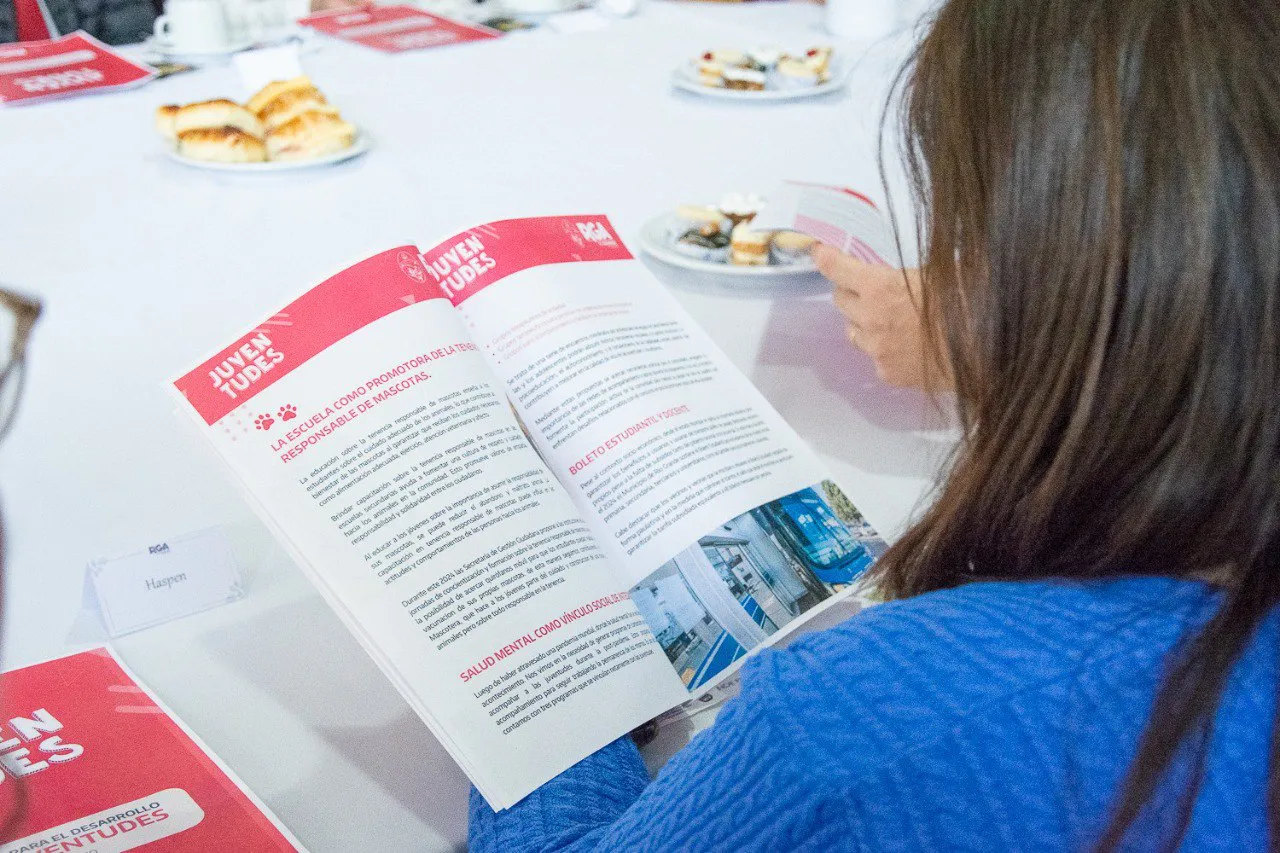 Directivos de colegios secundarios se reunieron con el intendente Martín Perez (4)