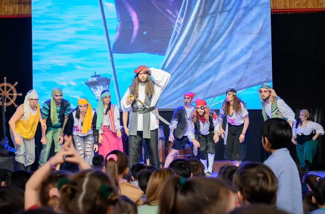 Niños de jardines de infantes disfrutaron de la obra “En busca del Tesoro Perdido” (1)