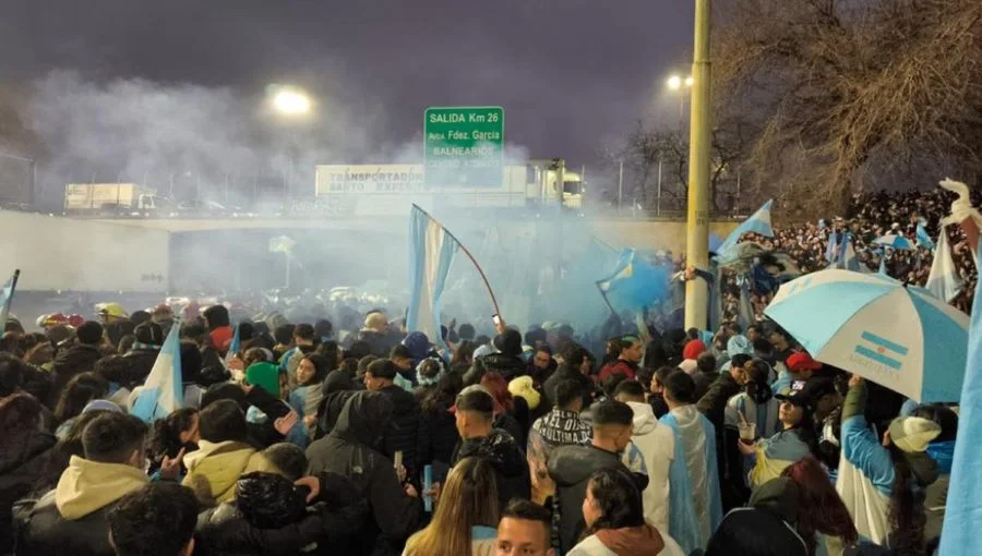 La Selección Argentina llegó a Ezeiza tras la derrota ante España