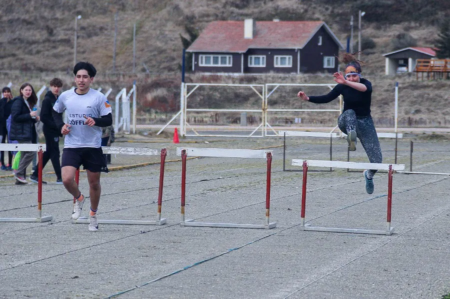 Deportistas en Atletismo continúan entrenando de cara a los Juegos de la Araucanía