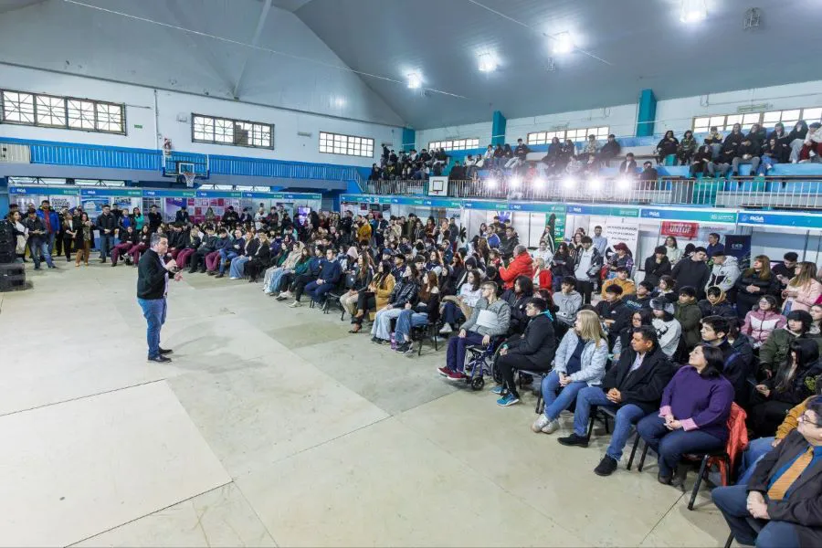 photo_4965570759770615932_y