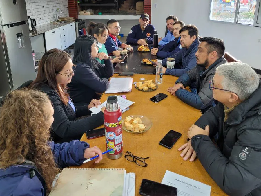 photo_5152654029036302155_y