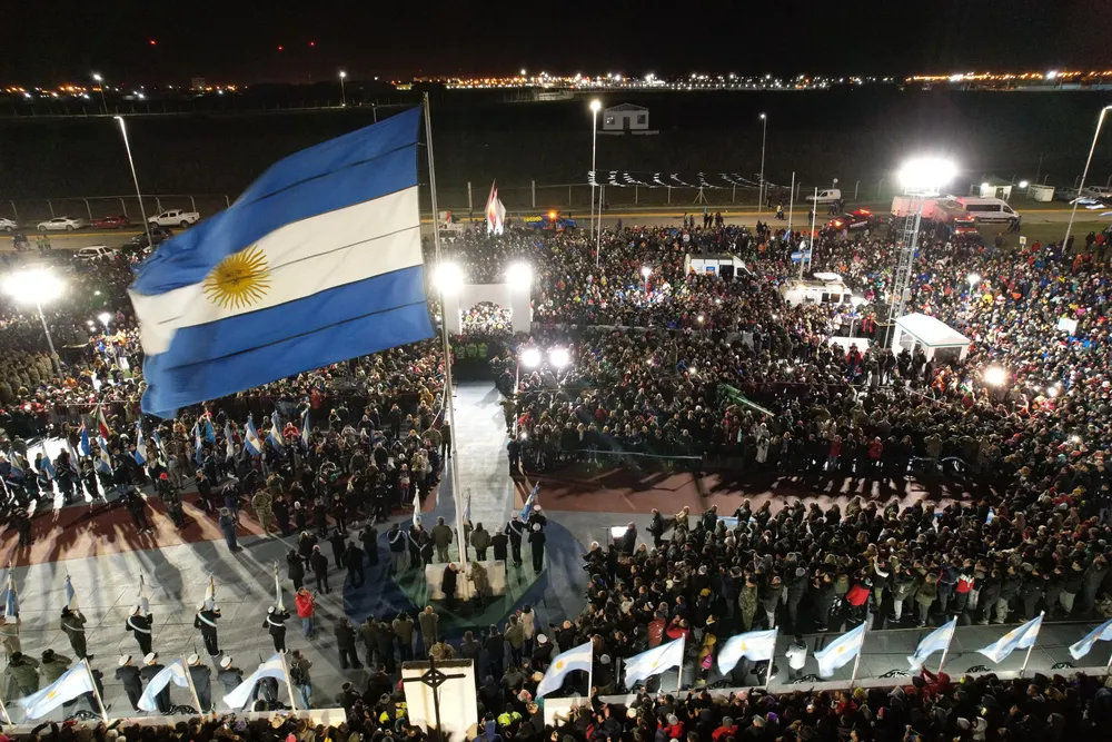 Los vecinos de Río Grande acompañaron a los veteranos en la tradicional Vigilia (4)