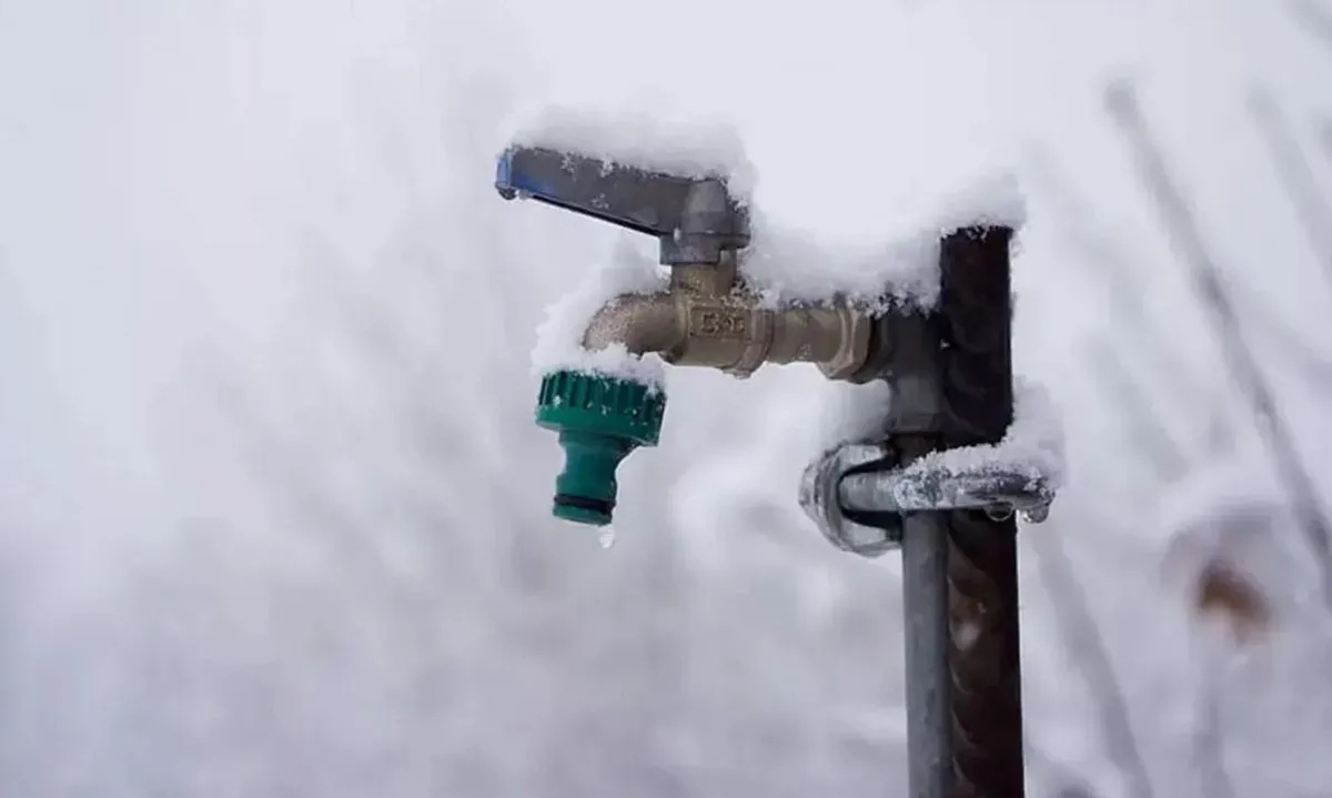 Brindan recomendaciones para evitar el congelamiento de cañerías de agua