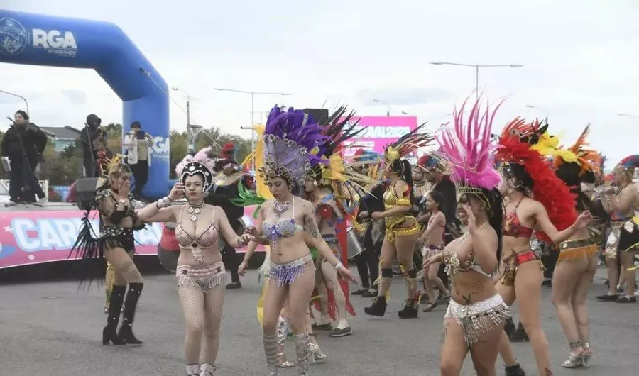 Ultiman detalles junto a murgas y comparsas para el Carnaval 2025 en Río Grande 1