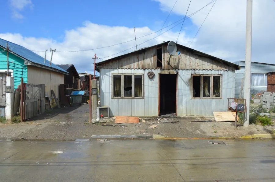 Dos viviendas fueron arrasadas por un incendio en el barrio Perón (3)