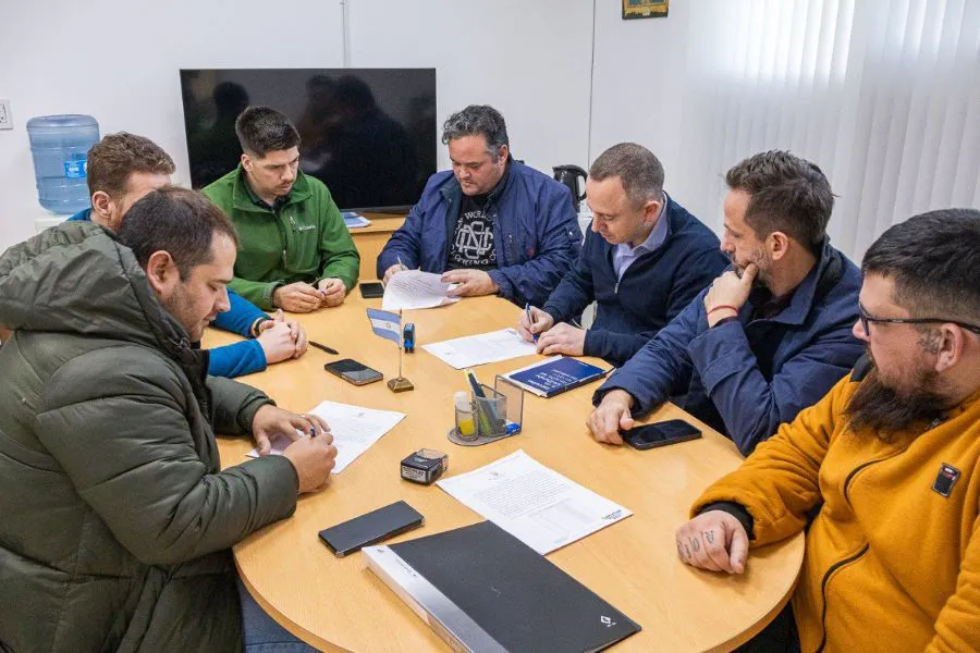 photo_5044316352327822927_y