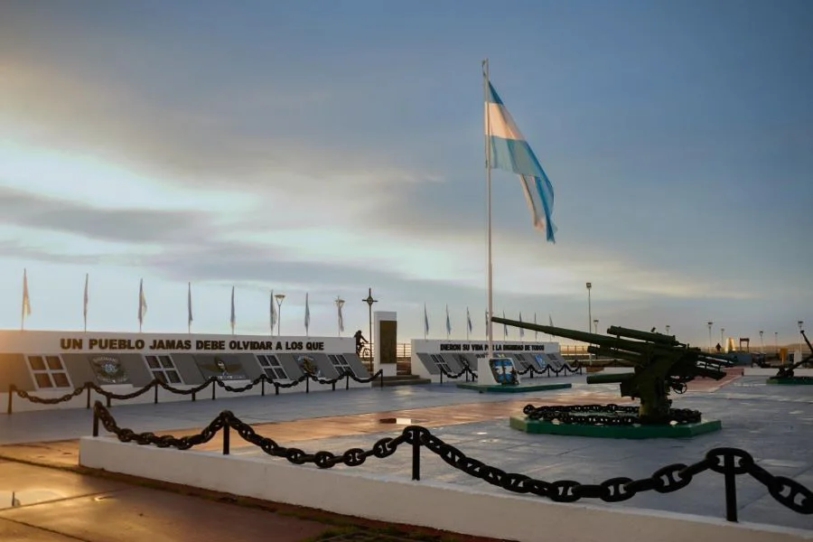 photo_5064675536696708133_y