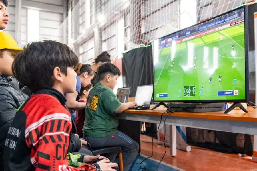 photo_5177221830379941317_y