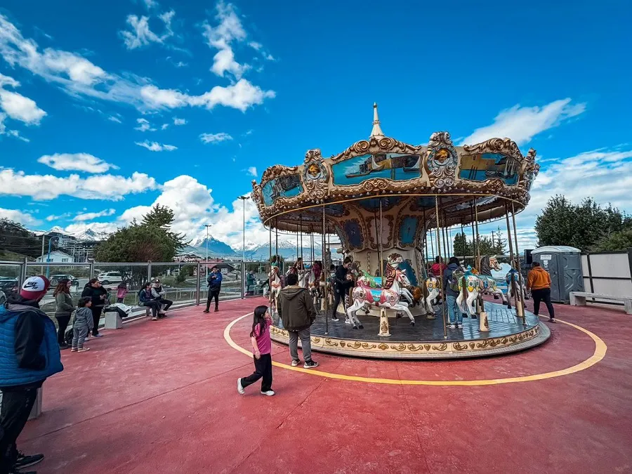 Familias participaron de la jornada “Jugando en mi Barrio” en la plaza Piedrabuena (1)