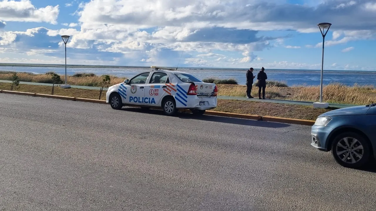 Conductora chocó contra un patrullero y terminó hospitalizada (1)