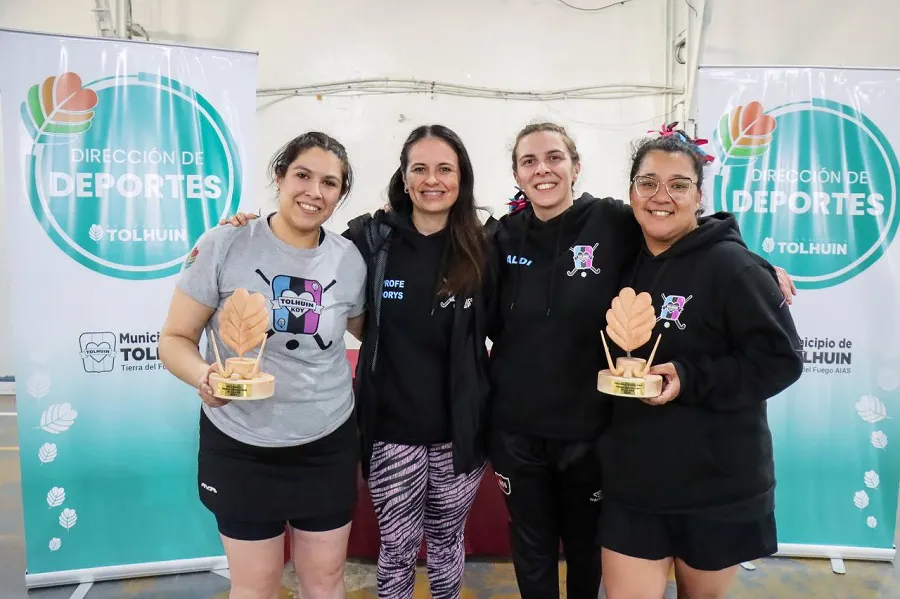 Se llevó adelante la 4ª edición del Torno de Hockey M30 “Aniversario de Tolhuin” (6)