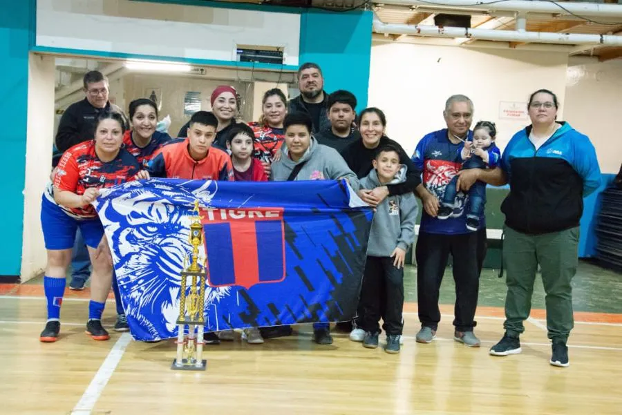 photo_4965570759770615994_y