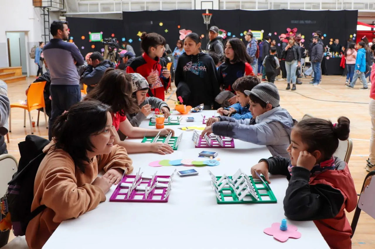 Familias de Tolhuin disfrutaron la llegada de la primavera con diversas actividades