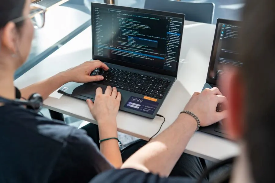 photo_5024027867419358699_y